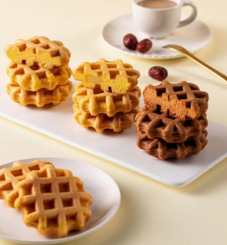 Round lattice pancakes made with engraved baking plates